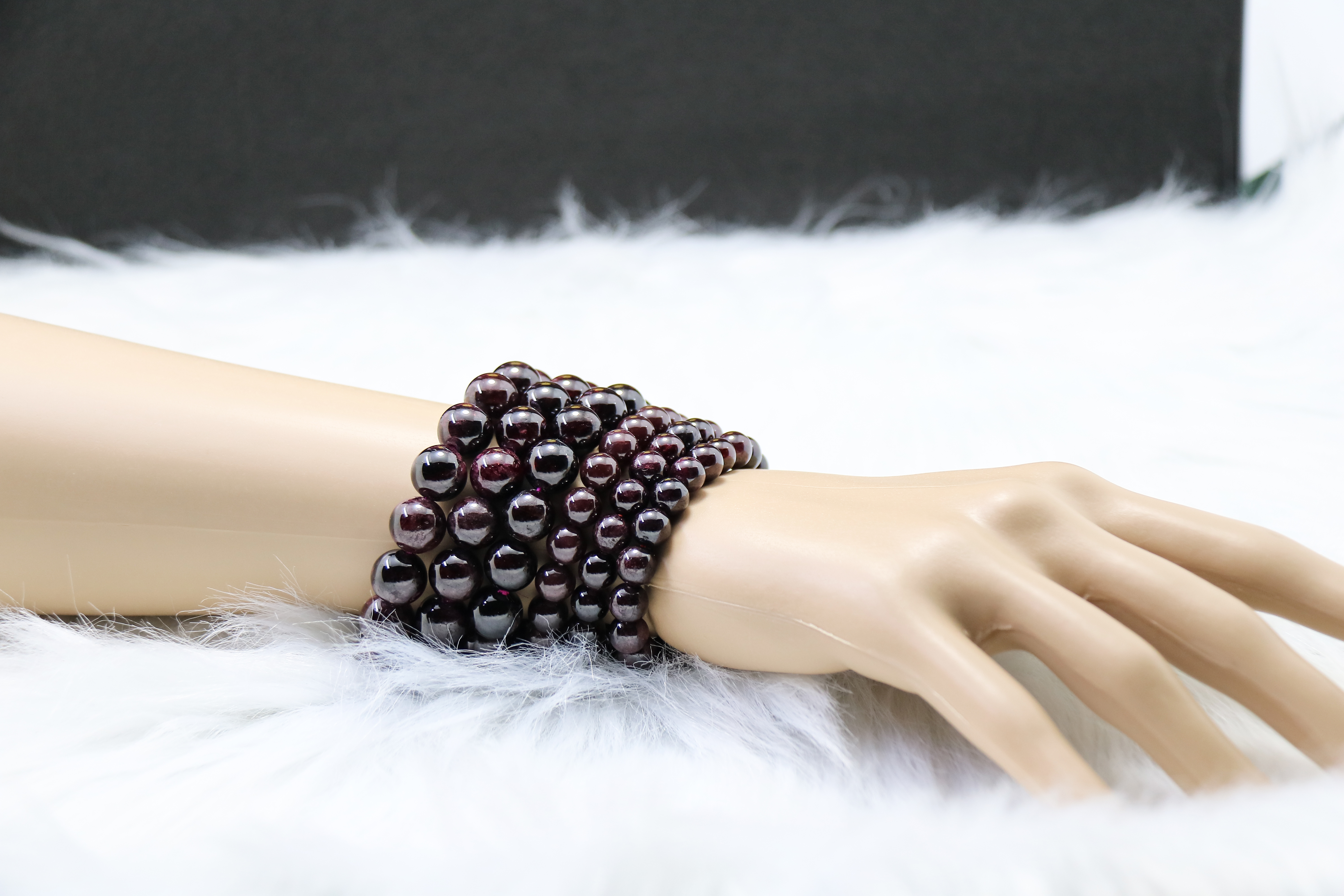 Vòng tay đá Garnet đỏ tự nhiên (Size 10.0-10.9mm)